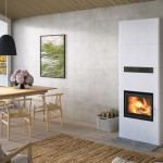 Grundofen steht in einem eingerichteten Wohnzimmer