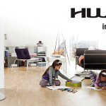 HWAM Kaminofen im Wohnzimmer mit spielenden Kindern