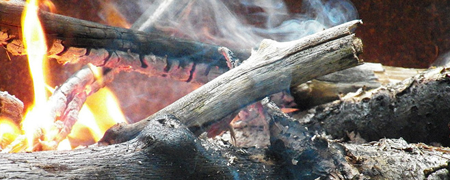 Holzverbrennung-Entgasung