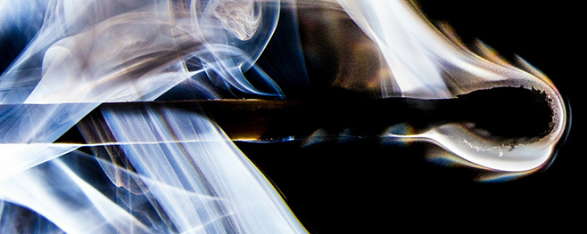 Kamin-anzünden-mit-pappe