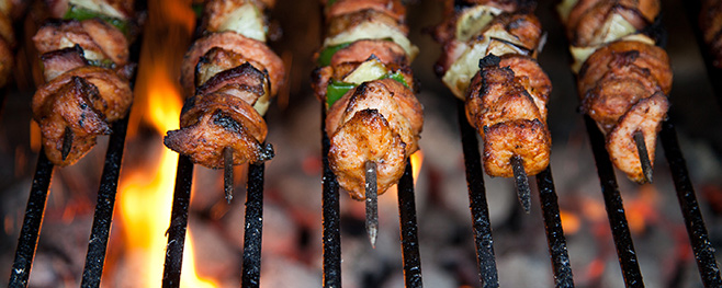 Knusprig-gebratenes-Kebab-Schaschlik