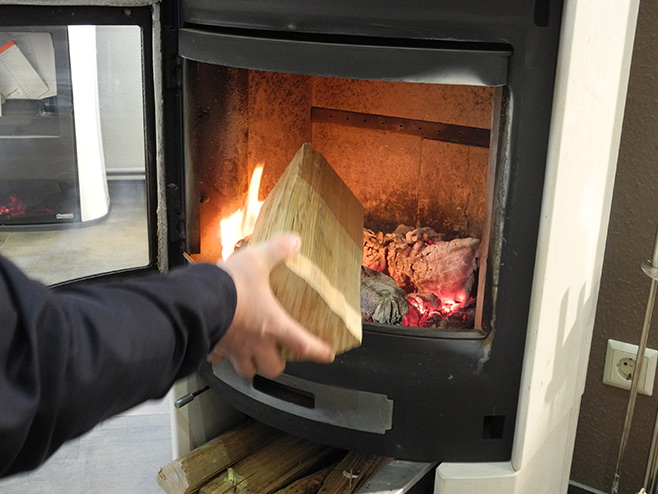 Ofen-anzuenden-nachlegen