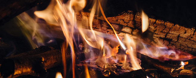 Holz-verbrennt-unvollstaendig