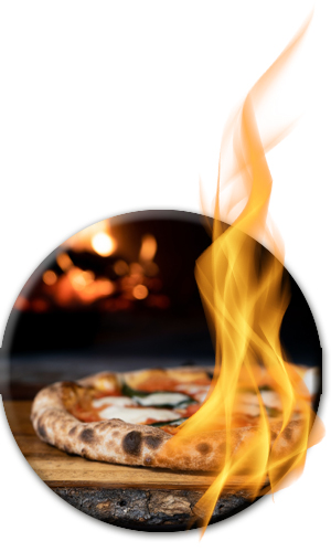 mit perfekter Pizzaofentemperatur gebackene Pizza vor Ofen