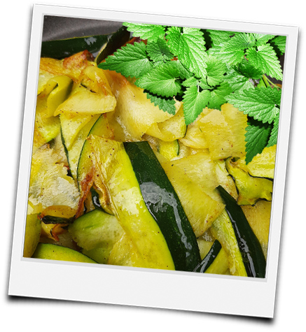 gegrillte Zucchinistreifen mit Minze