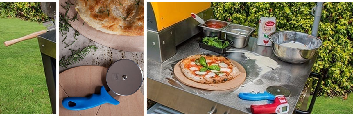 Ambientebild eines befeuerten Pizzaofens mit viel Zubehör auf den Ablageflächen