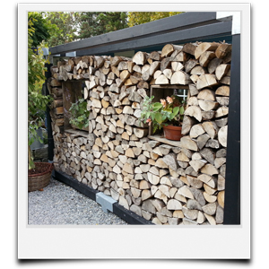 modernes Brennholzlager