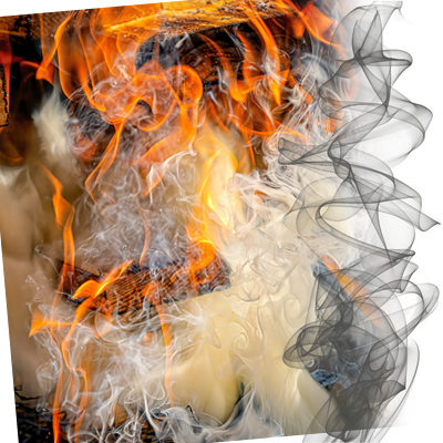 brennendes rauchendes Holz