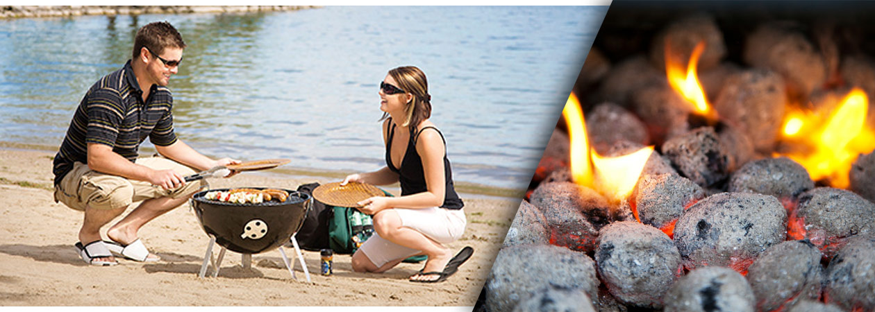 Paar am Strand mit Holzkohlegrill