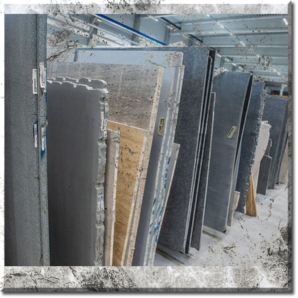 Mamorblock mit Foto eingelagerter Natursteinplatten