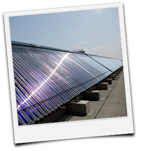 viele Solarkollektoren