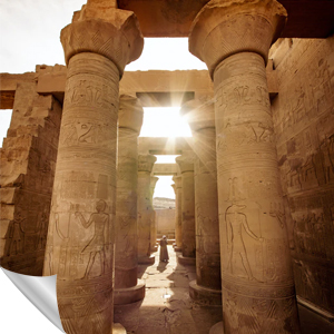 ägyptischer Tempel mit Sonnenschein