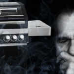 Bildcollage mit einem nachdenkenden Herren und einem Gasgrill