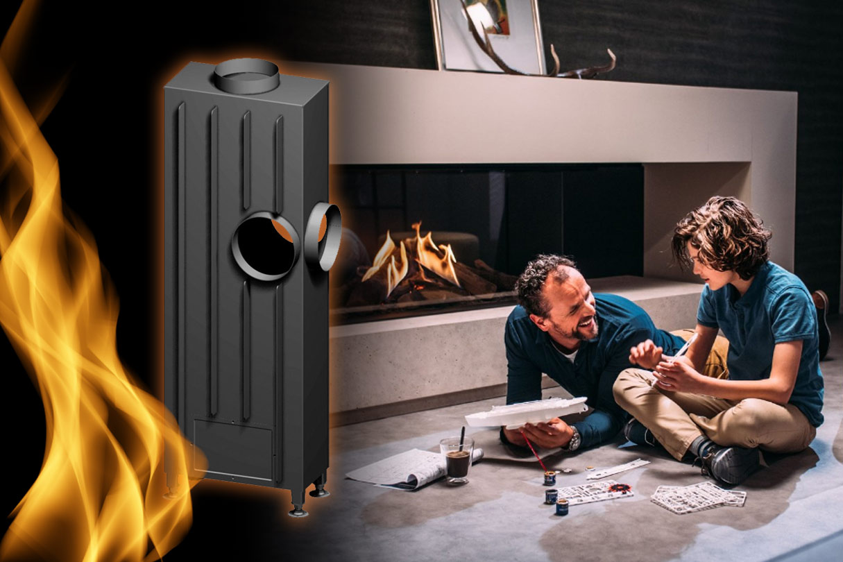 Vater und Shohn vor einem Kamineinsatz und eingeblendetes Nachheizaggregat