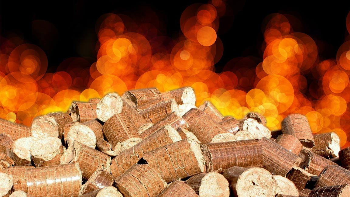 Bild mit Pellets und Feuer im Hintergrund