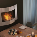 Ethanolkamin an der Wand