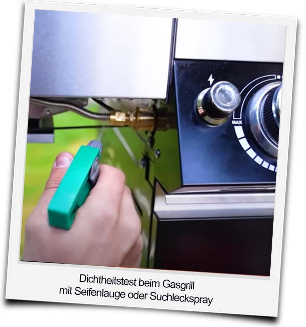 Bild wie man Lecksuchspray auf Anschlussverbindungen des Gasgrills aufträgt.