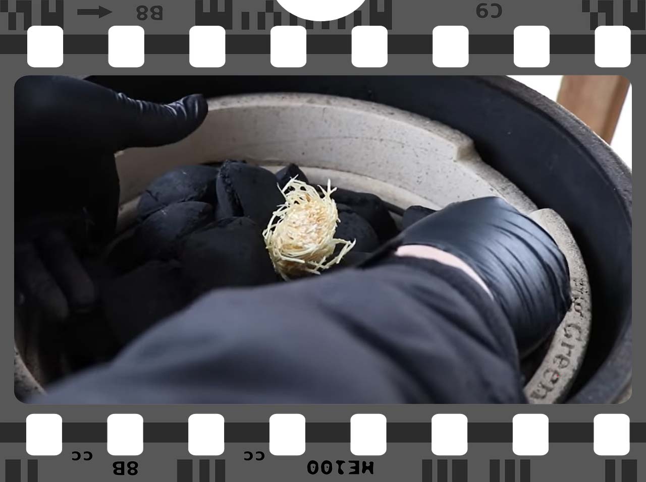 Bild wie man Keramikgrill anheizt