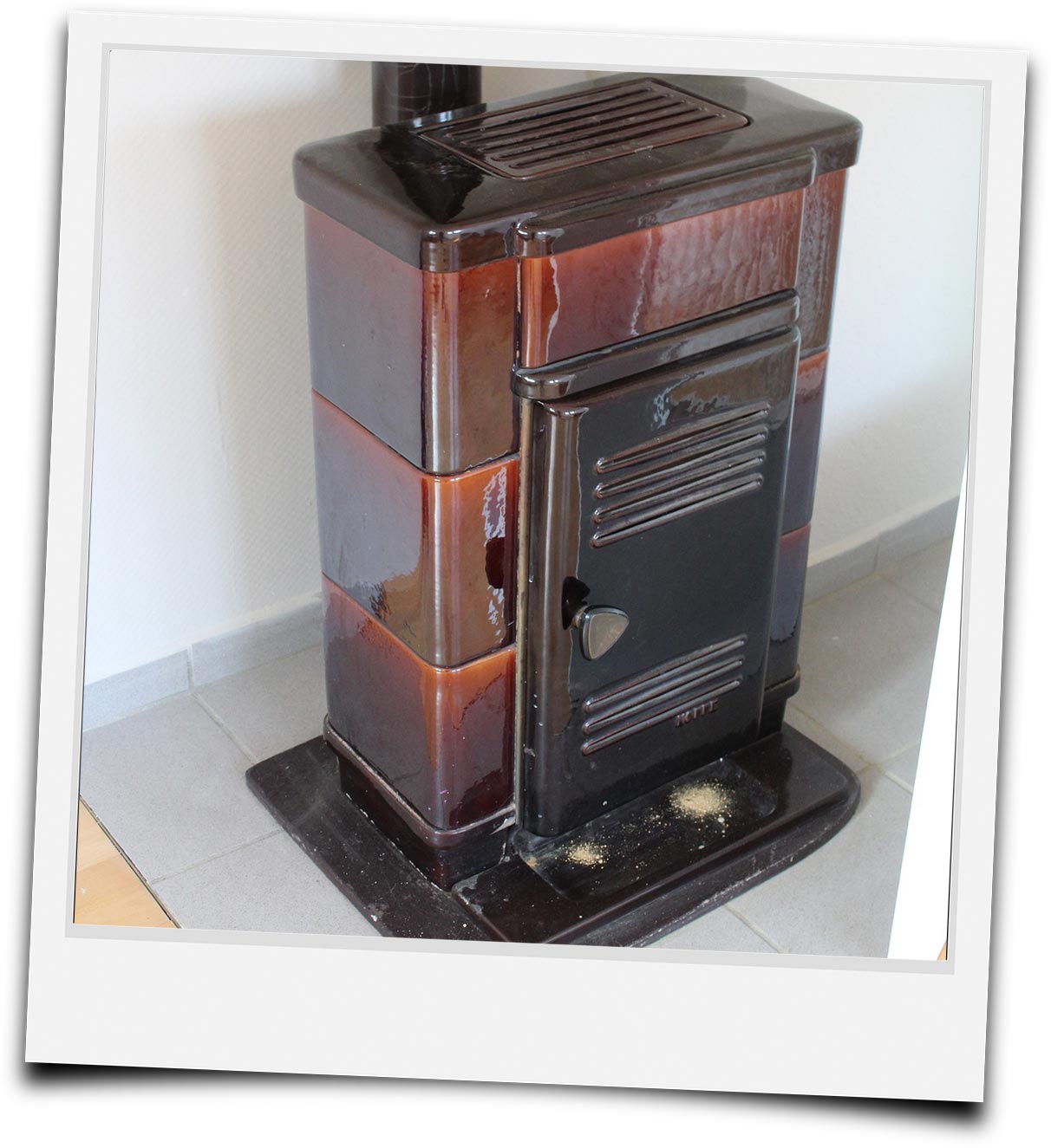 Polaroidbild eines älteren Ofenmodells