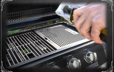 Titelbild Beitrag zum Thema Gasgrill einbrennen