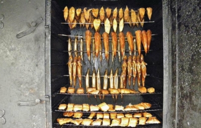 Titelbild Beitrag zum Thema Fisch räuchern