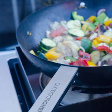 Ein vegetarisches Pfannengericht mit Pilzen vom Grill eignet sich auch ideal als Beilage.